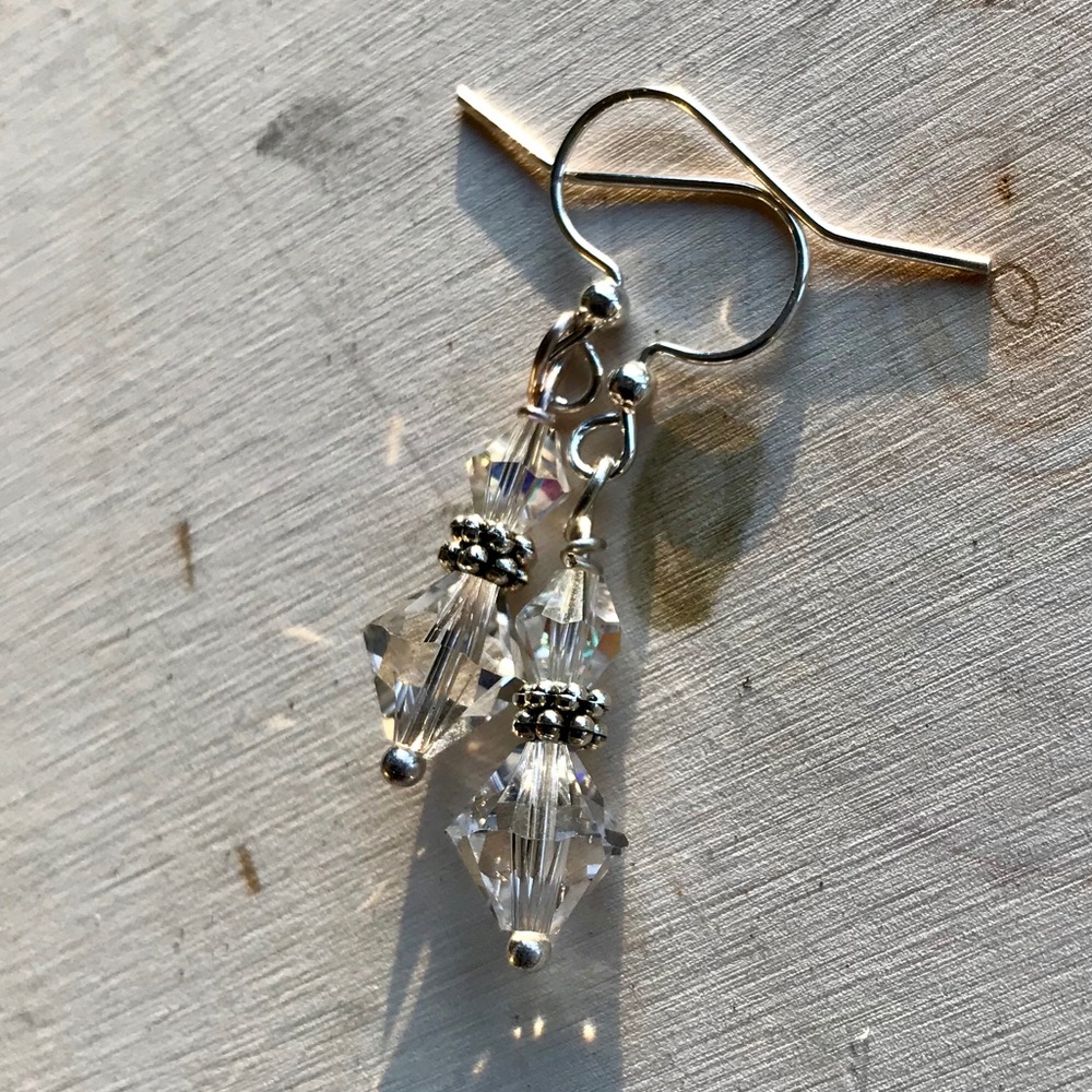 🎉3x$15🎉Crystal clear Swarovski earrings - Picture 2 of 2